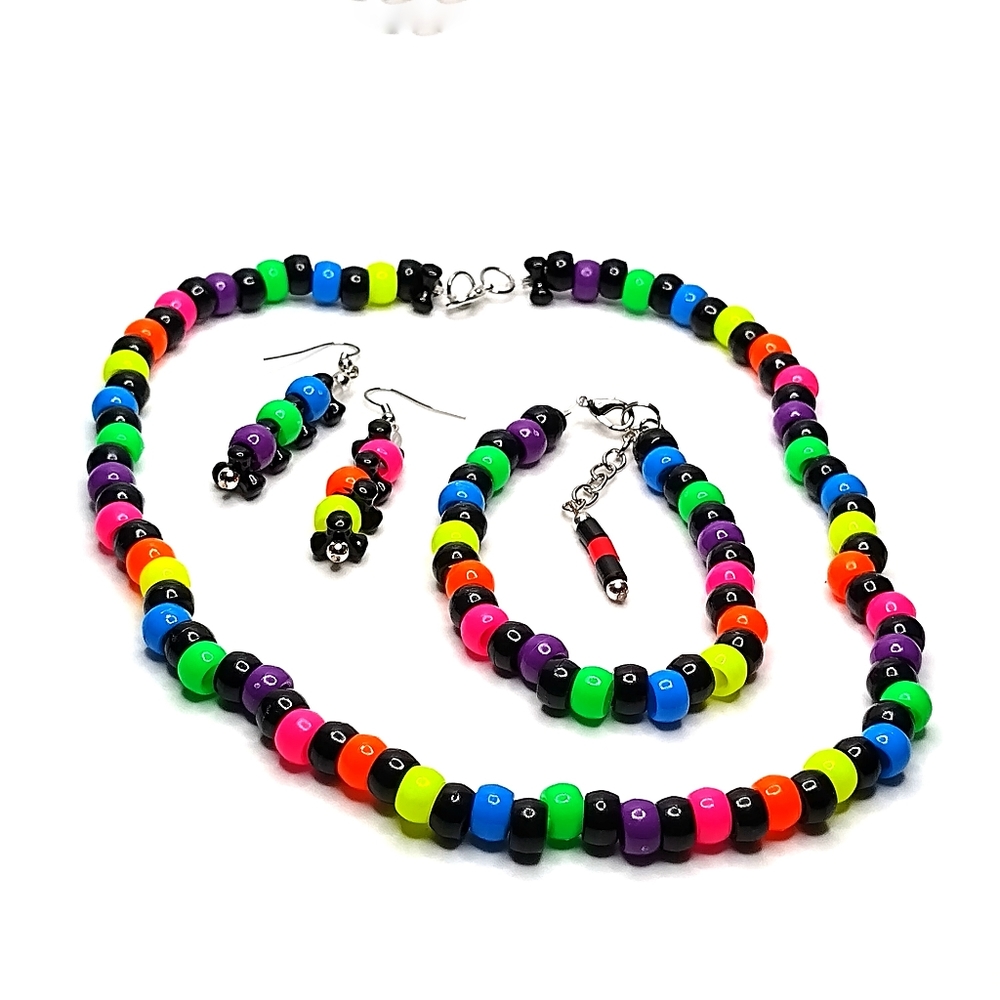GLOW NECKLACE - Picture 10 of 16